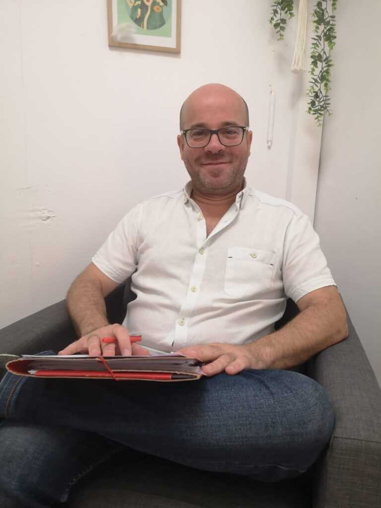 Carlos Delgado Psicologo en consulta
